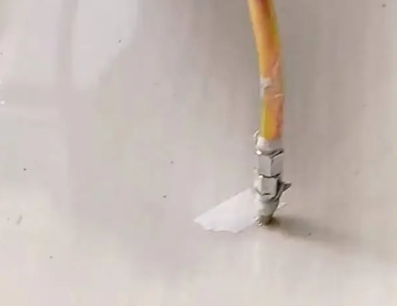 赞皇瓷砖空鼓维修公司专业解答在瓷砖铺贴过程中，如果使用的砂料过粗（如全部使用了粗砂），可能会导致以下问题